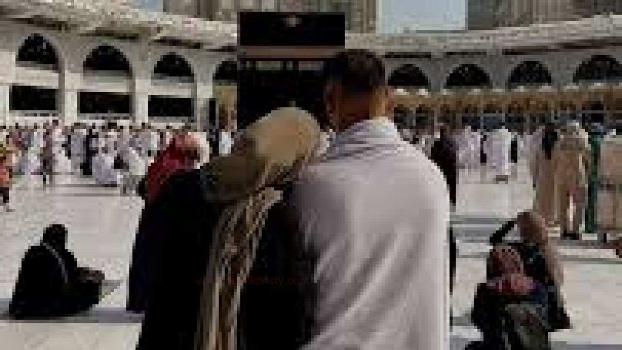 নারীর পরিবর্তে পুরুষ হজ করতে পারবে ? 