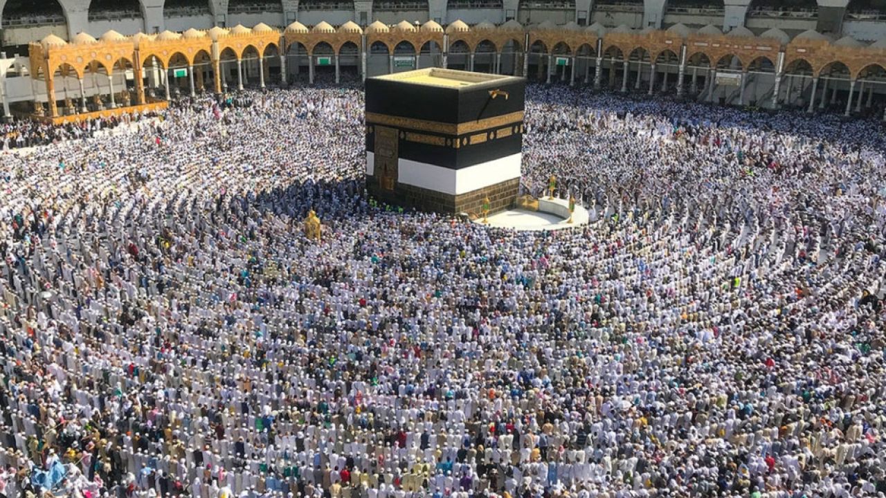 জীবনে মাত্র একবার হজ ফরয হওয়া