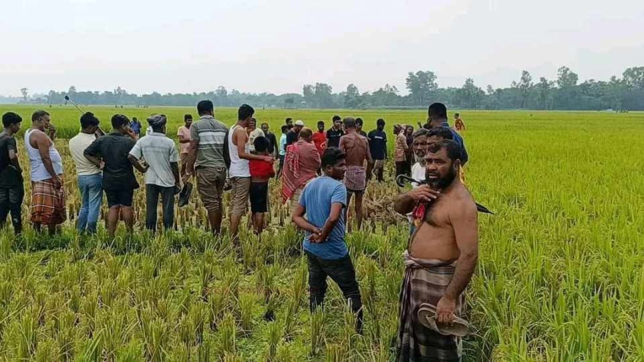 জয়পুরহাটে ফসলি মাঠ থেকে অজ্ঞাত ব্যক্তির মরদেহ উদ্ধার