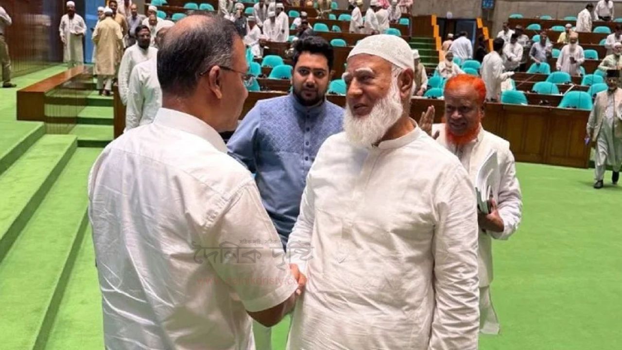 বিরোধীদলীয় নেতাকে দেড়শ টাকার দুপুরের খাবারের নিমন্ত্রণ প্রধানমন্ত্রীর